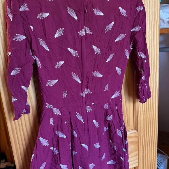 {EMILY & FIN} V-neck Feather Print Magenta Dress - Picture 4 of 6